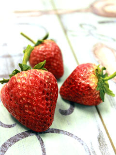 STRAWBERRY CALYX CUTTERS & VEINER SET