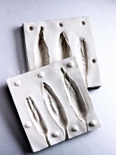 GLADIOLUS BUDS MOLD ©